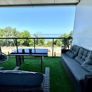 https://al-dom-apartamenty-seaside-wave-208.kolobrzeghotels.com