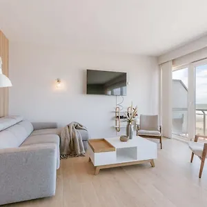 https://bright-seaview-apartment-in-oostende.hotelsghent.com